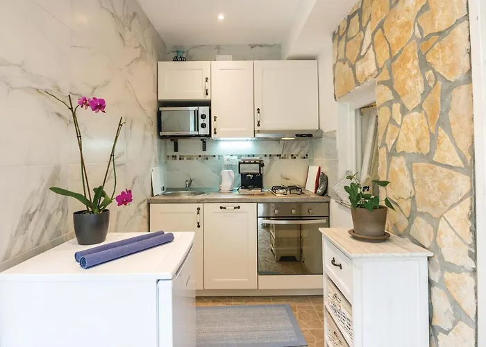 In With Kitchen